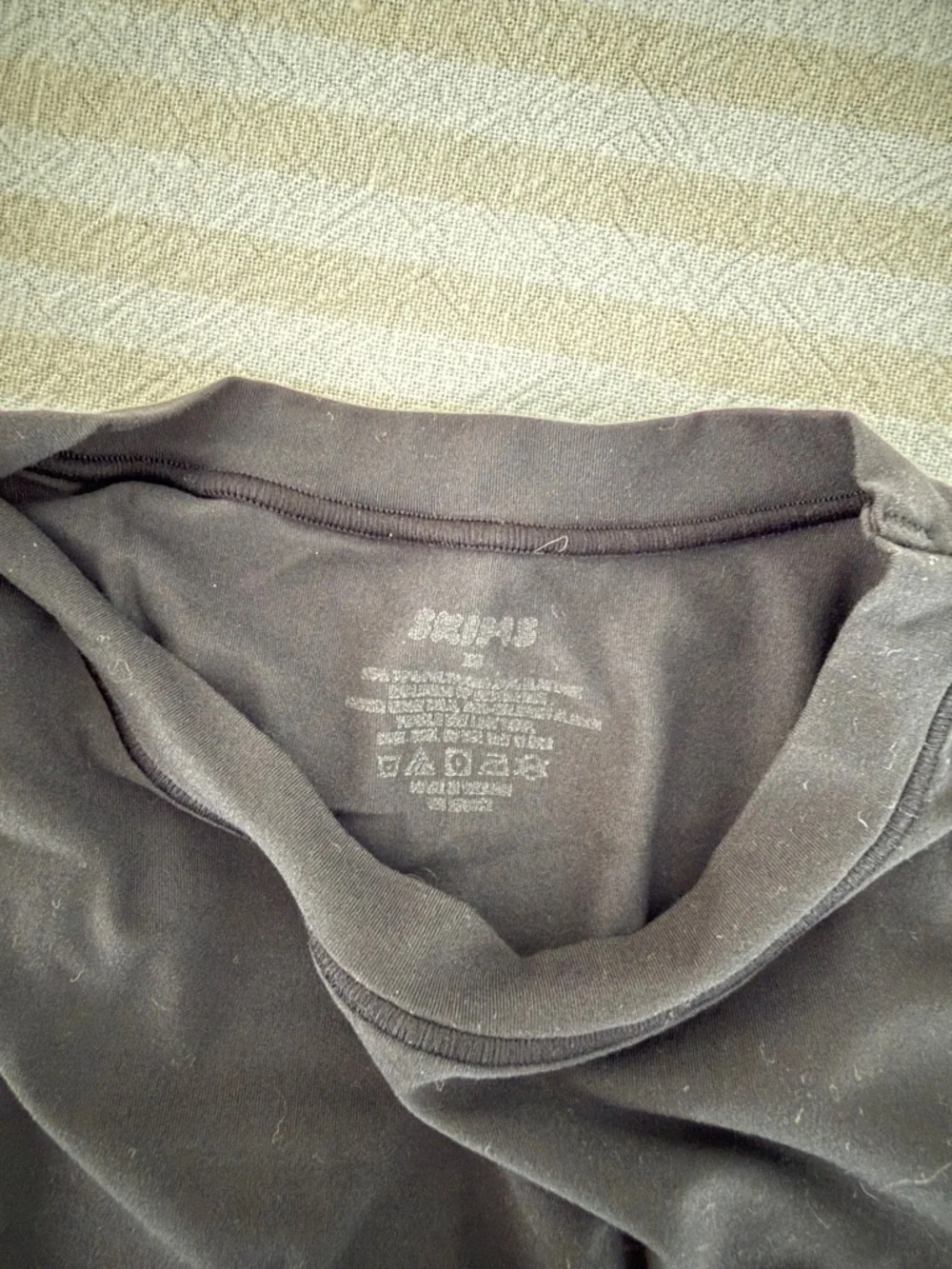 Skims Fits Everybody T-Shirt in Onyx - Picture 2 of 4